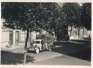 Passage d'un camion allemand rue du faubourg de Dunkerque