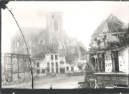 Halles et église Saint-Vaast en ruines
