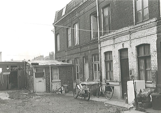 Cour Saint-Charles rue d'Erquinghem