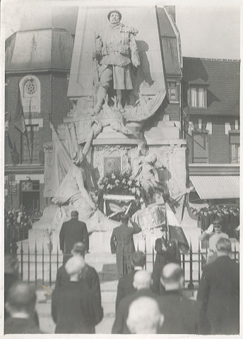 Cérémonie du souvenir au monument aux morts