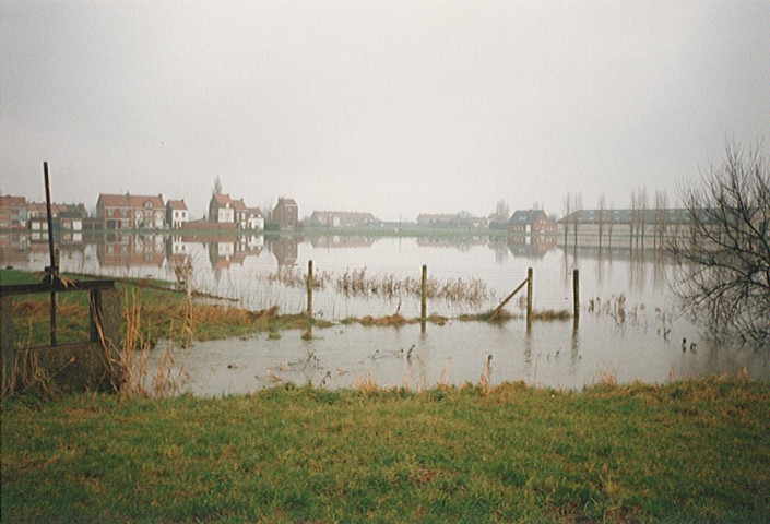 Crue de la Lys, inondation vue après l'écluse vers la Belgique