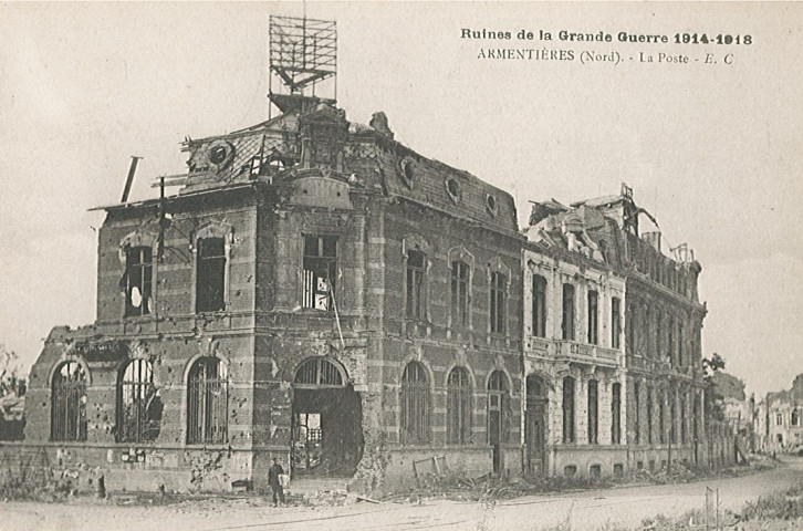 Hôtel des postes en ruines