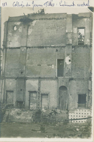 Collège de jeunes filles en ruines