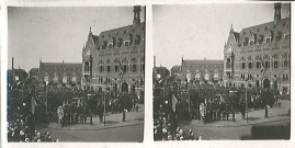 Foule sur la Grand'Place pour écouter l'orchestre exécutant « Armentières en fête » pour la fête de la Renaissance