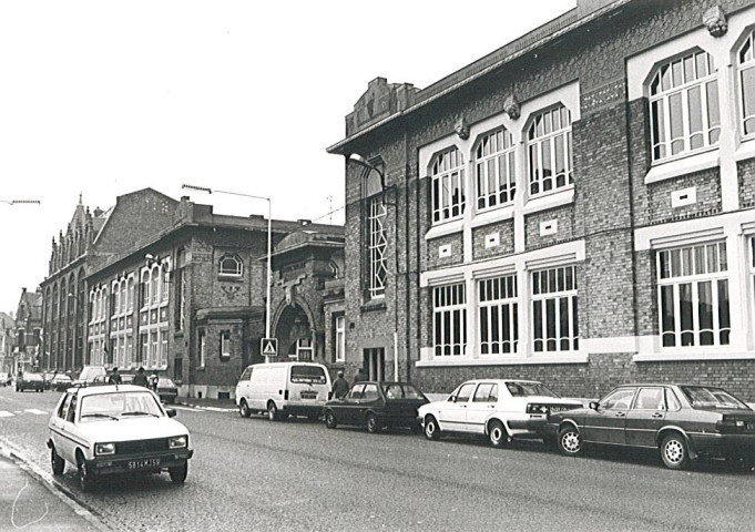 Façade avant de l'école primaire Gambetta