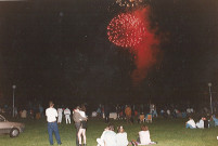 Feu d'artifice à la fête de l'eau à la base des Prés du Hem