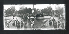 Procession religieuse devant l'église Notre-Dame du Sacré-Coeur pour son inauguration