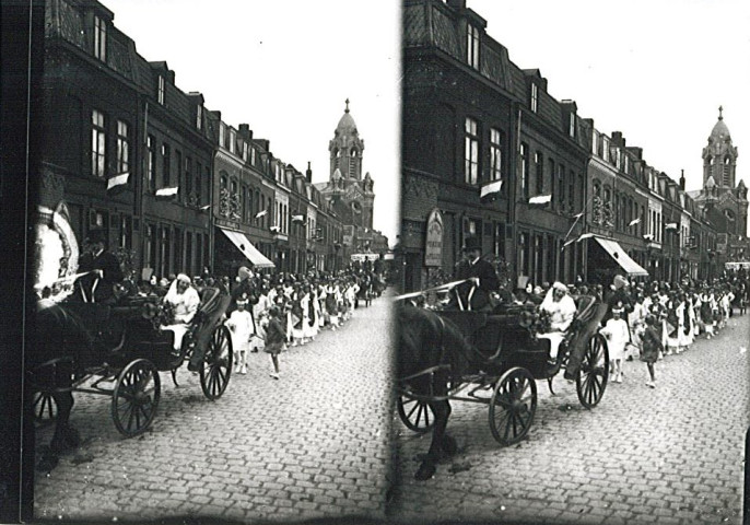 Cortège festif dans le quartier Saint-Roch