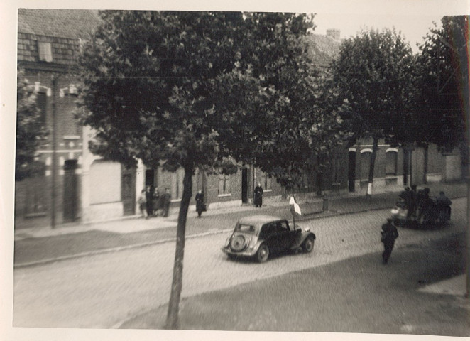 Résistants des Forces Françaises de l'Intérieur (FFI) rue du faubourg de Dunkerque