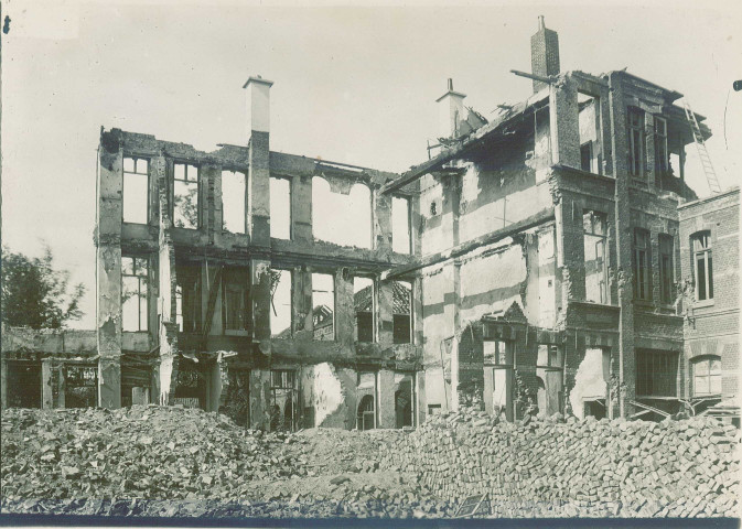 Collège de jeunes filles en ruines