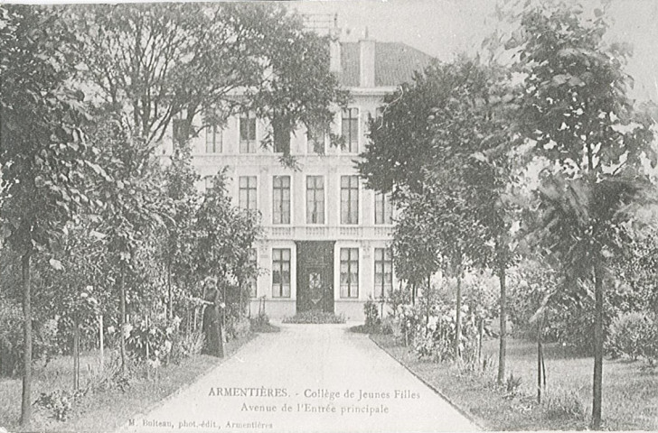 Collège de jeunes filles, avenue de l'entrée principale