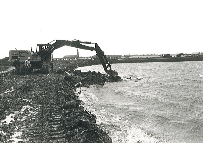 Travaux d'extension du plan d'eau à la base des Prés du Hem