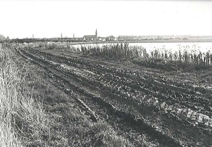 Digue de retenue du bassin de la base des Prés du Hem