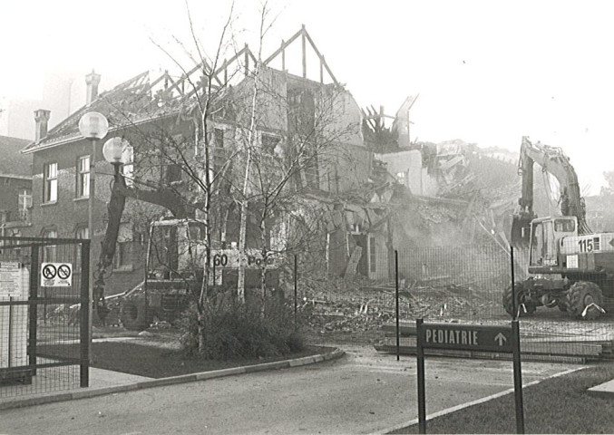 Destruction des bâtiments de l'hôpital