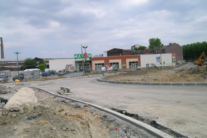 Travaux de voirie au rond-point de la fraternité près du passage inférieur