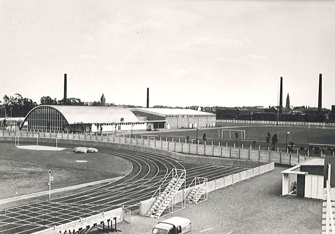 Pistes d'athlétisme et salles omnisports n°1 et 2 au complexe sportif Léo Lagrange