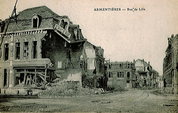 Rue de Lille en ruines et épicerie Salomé