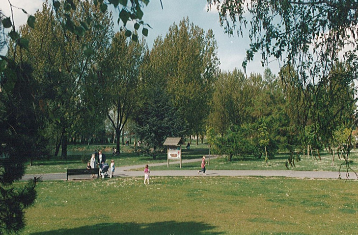 Espaces verts au complexe sportif Léo Lagrange