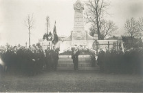 Commémoration face au monuments aux morts de la guerre 1870 au cimetière