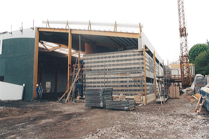 Vue intérieure d'une construction d'une salle de sports pour le lycée Paul Hazard