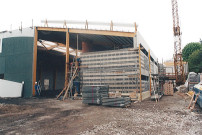 Vue intérieure d'une construction d'une salle de sports pour le lycée Paul Hazard