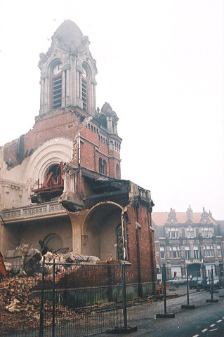 Clocher de l'église Saint-Roch en cours de démolition