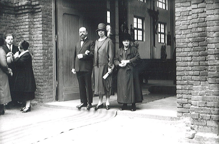 Sortie de mariage à l'église provisoire