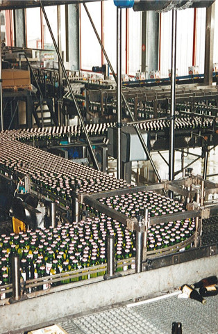 Chaîne d'embouteillage de la brasserie Sébastien Artois