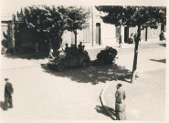 Résistants des Forces Françaises de l'Intérieur (FFI) à bord d'un véhicule militaire rue du faubourg de Dunkerque