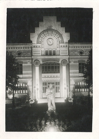 Cinquantenaire de l'école nationale professionnelle, illumination du bâtiment central