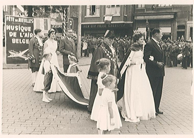 La reine des Nieulles sur la Grand'Place