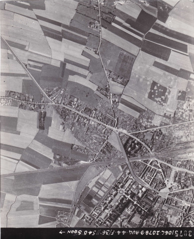 Vue aérienne du quartier Saint-Roch et de l'hôpital psychiatrique après les bombardements de juin 1944