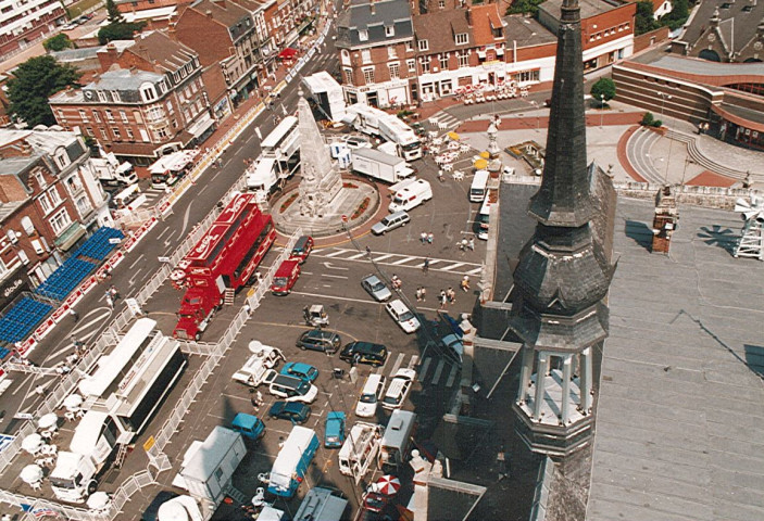 Préparatifs du tour de France, vue aérienne du centre-ville