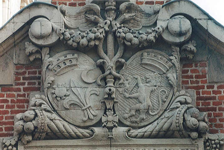 Blason d'Armentières sur la façade de la chambre de commerce et d'industrie