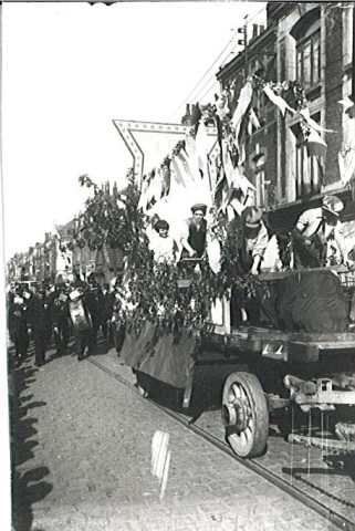 Cortège festif rue d'Ypres