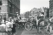 Dauphines à bord d'un carrosse tiré par des chevaux