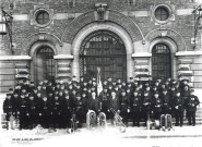 Société musicale sur le perron de l'hôtel de ville