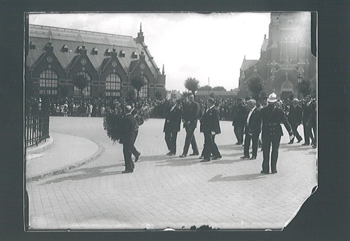 Cérémonie au monument aux morts