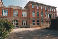 Façade du collège de jeunes filles