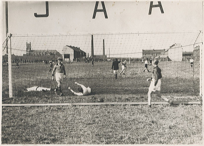 Match ou entraînement de football de la JAA (jeunesse athlétique armentiéroise) au stade municipal