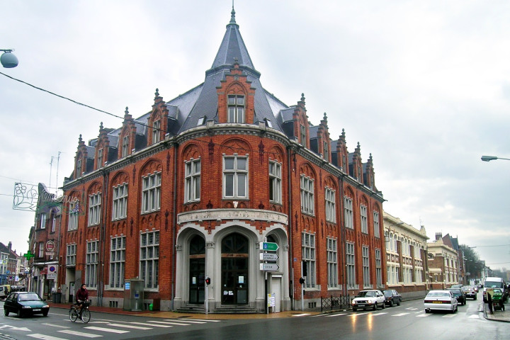 Façade de l'hôtel des postes