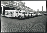 Camion de livraison dans la cour de la brasserie malterie Motte-Cordonnier