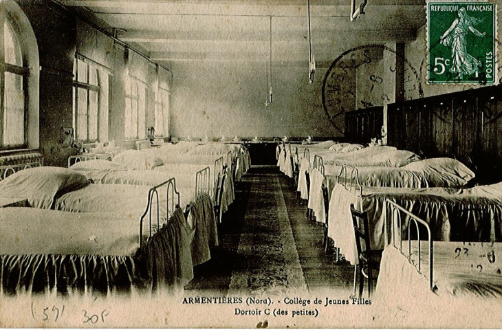 Dortoir (des petites) du collège de Jeunes Filles