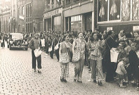 Distribution de confettis pour la fête des Nieulles