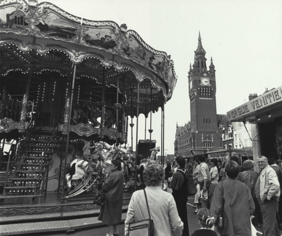 Fête foraine ou ducasse sur la place du Général de Gaulle