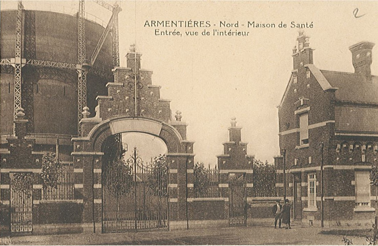 Entrée de la maison de Santé et château d'eau