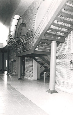 Escaliers métallique dans le hall du Vivat