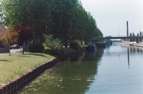 Espaces verts le long de la Lys quai de la Dérivation et vue sur le pont