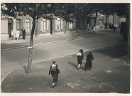 Pillage de l'usine Dickson par des civils devenue entrepôt allemand, rue du faubourg de Dunkerque