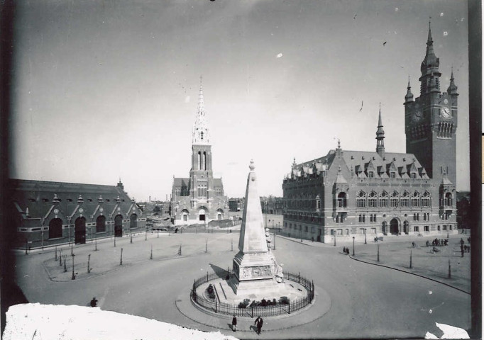 Vue d'ensemble de la Grand'Place et de la place Saint-Vaast